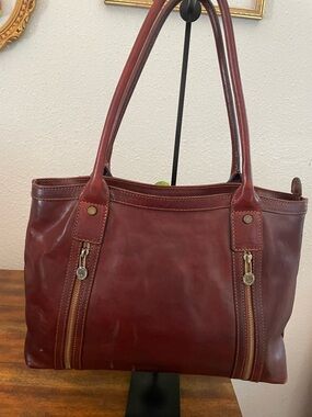Italian Leather D&D Firenze Large tote. Very durable leather. Beautifully made.
